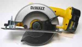 DeWalt  18 Volt 6-1/2-Inch Cordless Circular Saw Kit  DW939K