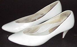 WOMEN'S WHITE LOW-HEELS Size 7-1/2