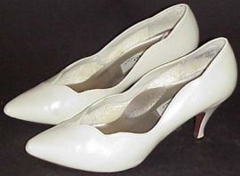 IVORY WOMENS HIGH HEELS-SIZE 7-1/2