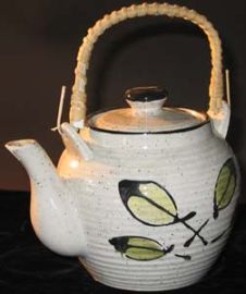 CERAMIC JAPANESE TEAPOT WITH LEAF DESIGN