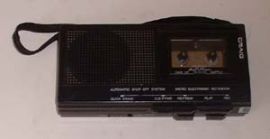 CRAIG MODEL J552 SMALL CASSETTE TAPE RECORDER
